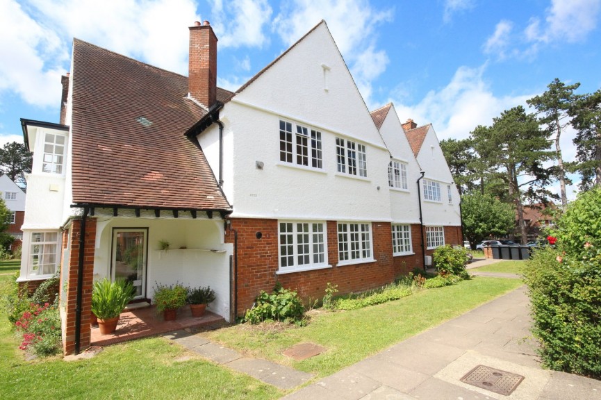 2 bedroom Flat for Sale Sollershott East, Letchworth Garden City, Hertfordshire