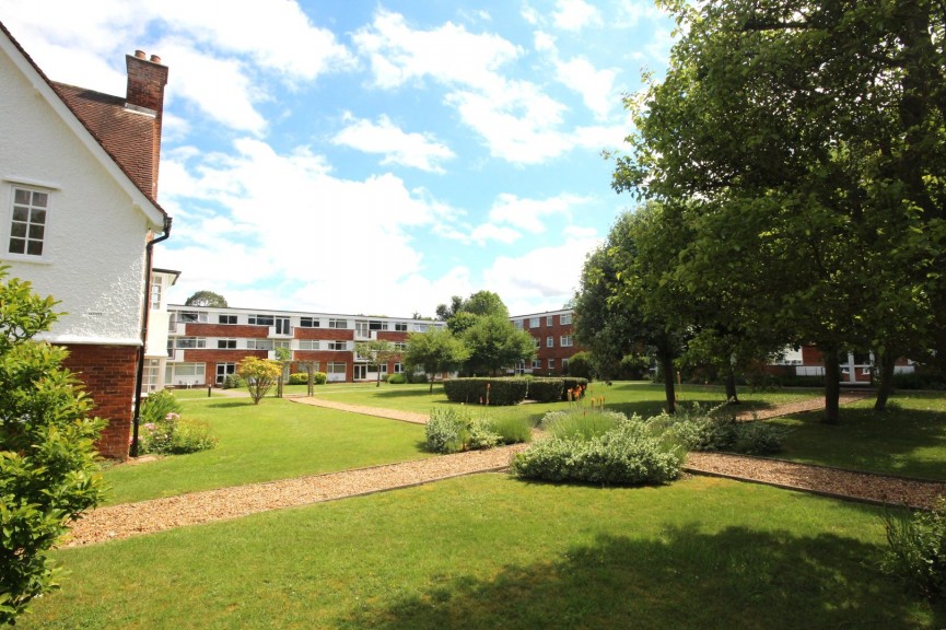 2 bedroom Flat for Sale Sollershott East, Letchworth Garden City, Hertfordshire