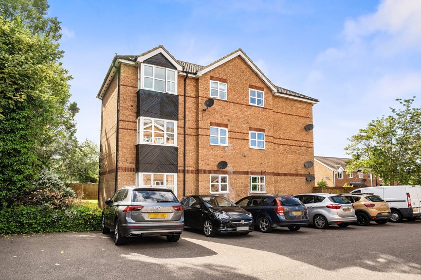 1 bedroom Flat for Sale Elgar Drive, Shefford, Bedfordshire