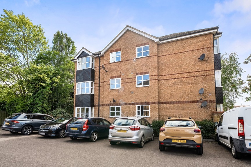1 bedroom Flat for Sale Elgar Drive, Shefford, Bedfordshire
