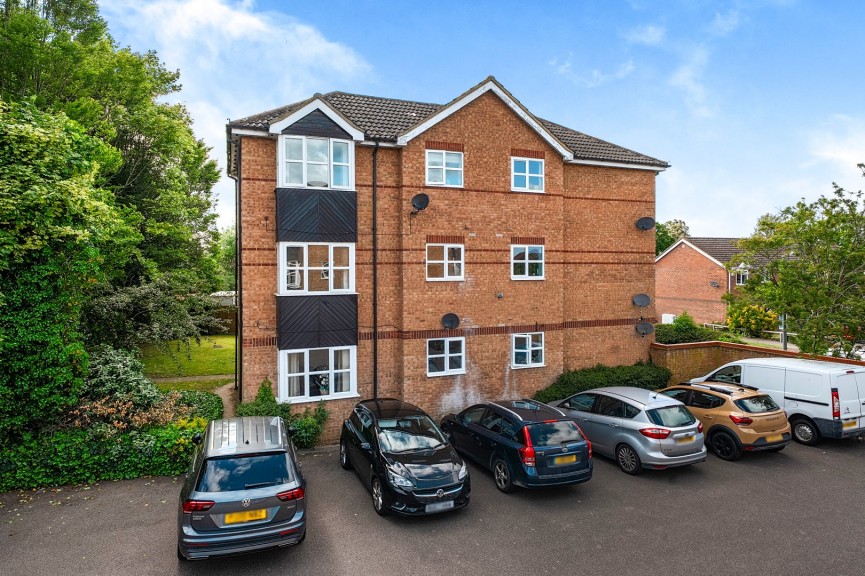 1 bedroom Flat for Sale Elgar Drive, Shefford, Bedfordshire