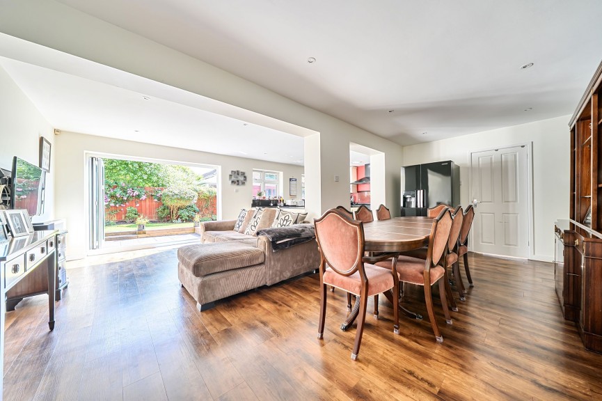 5 bedroom House for Sale Churchill Way, Shefford, Bedfordshire
