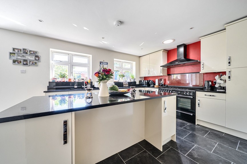 5 bedroom House for Sale Churchill Way, Shefford, Bedfordshire