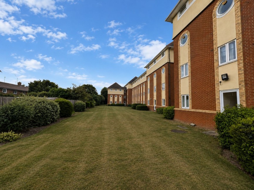1 bedroom Flat for Sale Walsingham Close, Hatfield, Hertfordshire