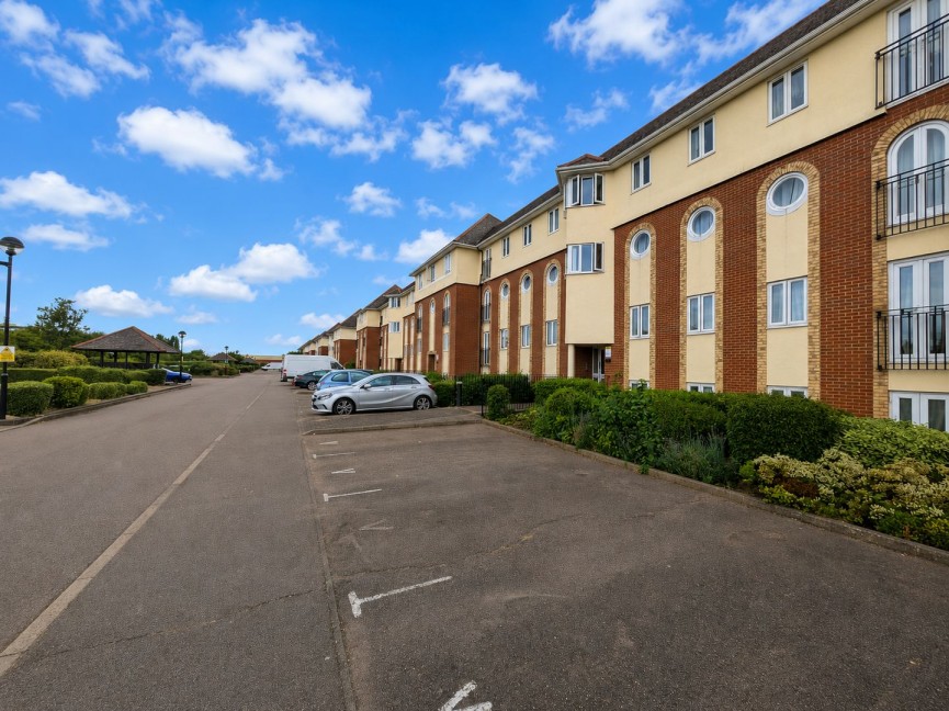 1 bedroom Flat for Sale Walsingham Close, Hatfield, Hertfordshire