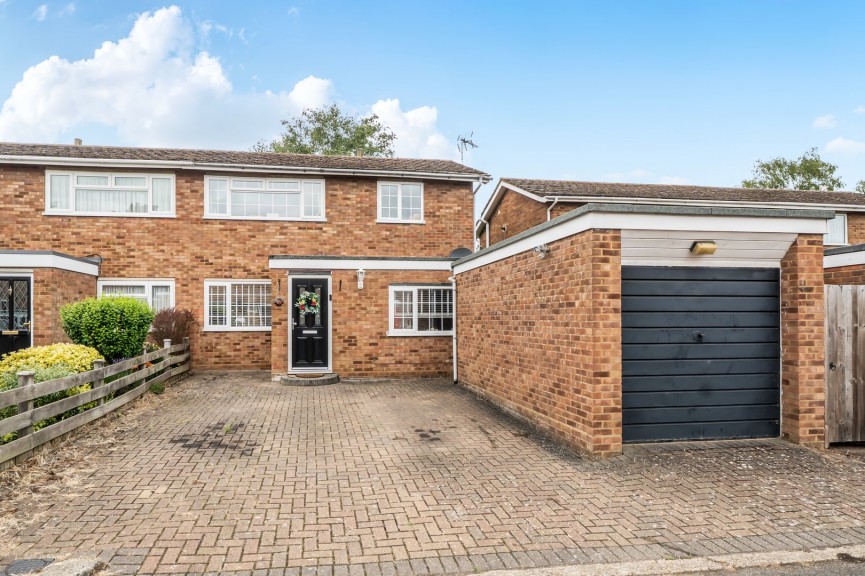 3 bedroom House for Sale Mowbray Crescent, Stotfold, Bedfordshire