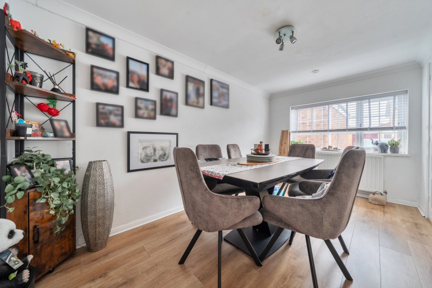 3 bedroom House for Sale Mowbray Crescent, Stotfold, Bedfordshire