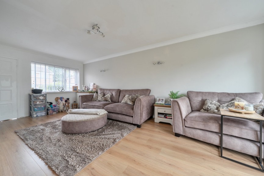3 bedroom House for Sale Mowbray Crescent, Stotfold, Bedfordshire