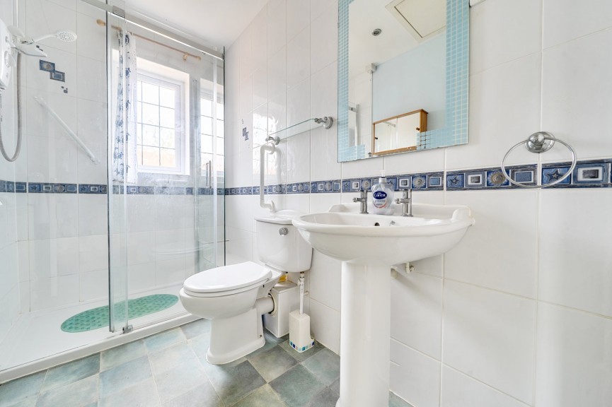 2 bedroom Bungalow for Sale Pix Road, Stotfold, Bedfordshire