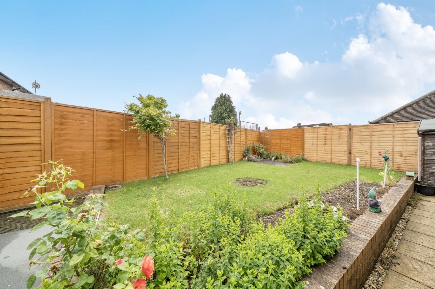 2 bedroom Bungalow for Sale Pix Road, Stotfold, Bedfordshire