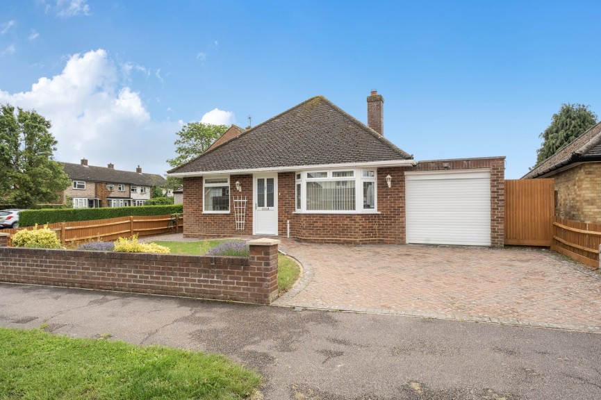 2 bedroom Bungalow for Sale Pix Road, Stotfold, Bedfordshire
