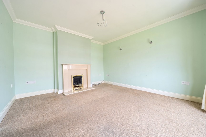 2 bedroom Bungalow for Sale Pix Road, Stotfold, Bedfordshire