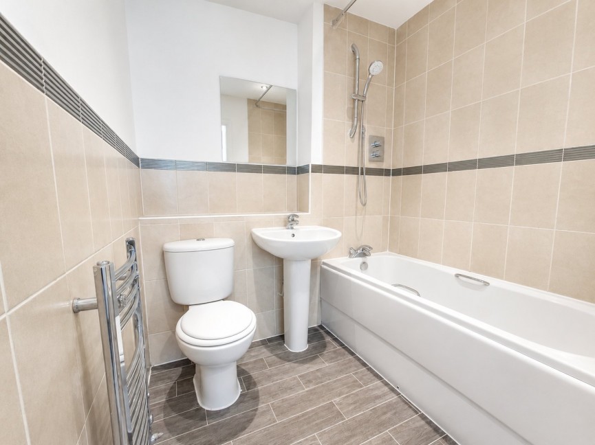 3 bedroom Flat for Sale Dragon Road, Hatfield, Hertfordshire