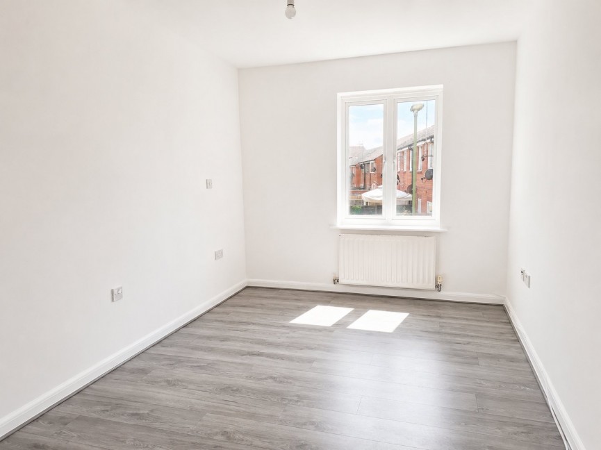 3 bedroom Flat for Sale Dragon Road, Hatfield, Hertfordshire