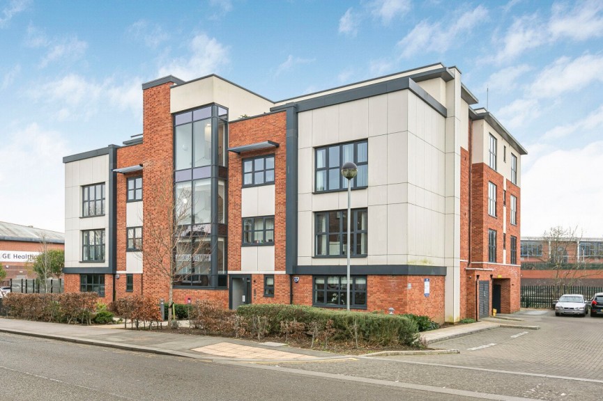 2 bedroom Flat for Sale Great North Road, Hatfield, Hertfordshire