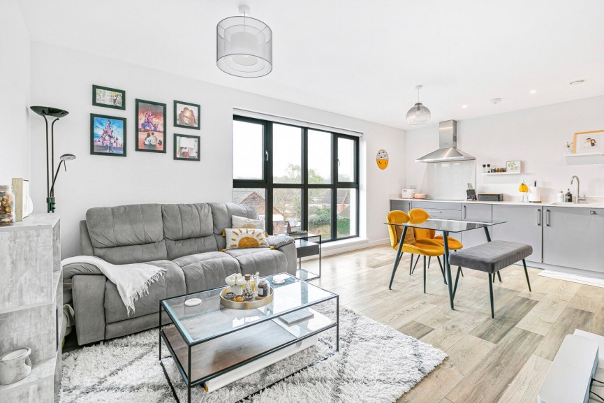 2 bedroom Flat for Sale Great North Road, Hatfield, Hertfordshire