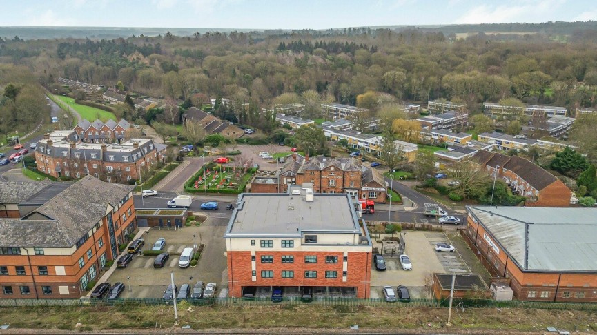 2 bedroom Flat for Sale Great North Road, Hatfield, Hertfordshire