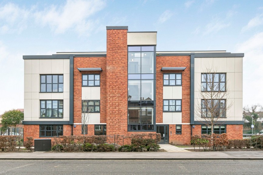 2 bedroom Flat for Sale Great North Road, Hatfield, Hertfordshire