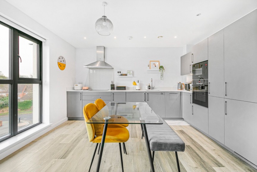 2 bedroom Flat for Sale Great North Road, Hatfield, Hertfordshire