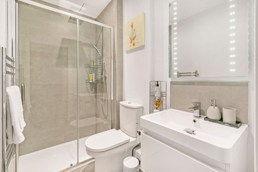 2 bedroom Flat for Sale Great North Road, Hatfield, Hertfordshire
