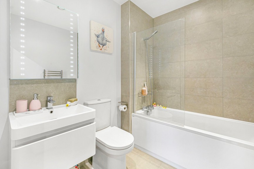 2 bedroom Flat for Sale Great North Road, Hatfield, Hertfordshire
