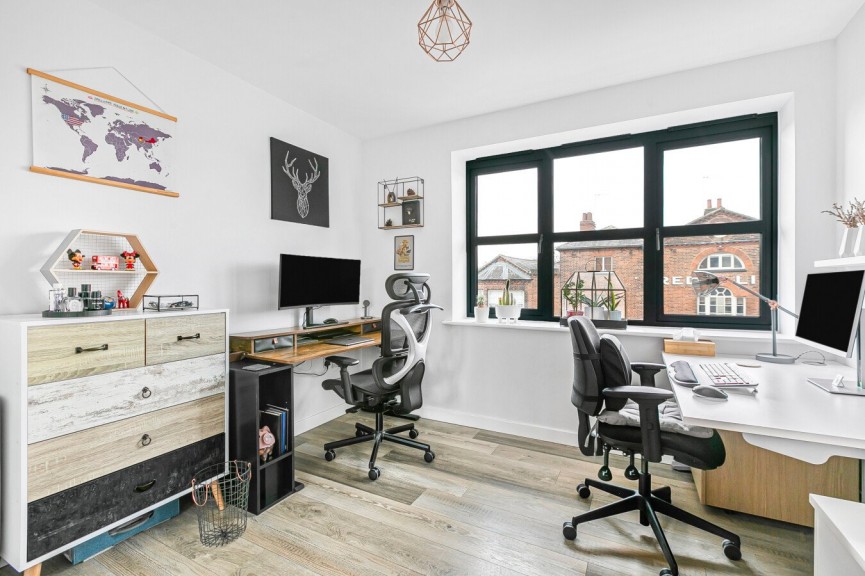 2 bedroom Flat for Sale Great North Road, Hatfield, Hertfordshire