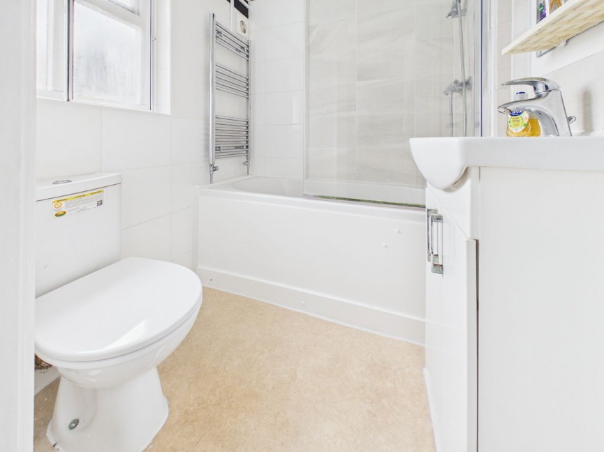 2 bedroom Flat for Sale Baldock, Herts