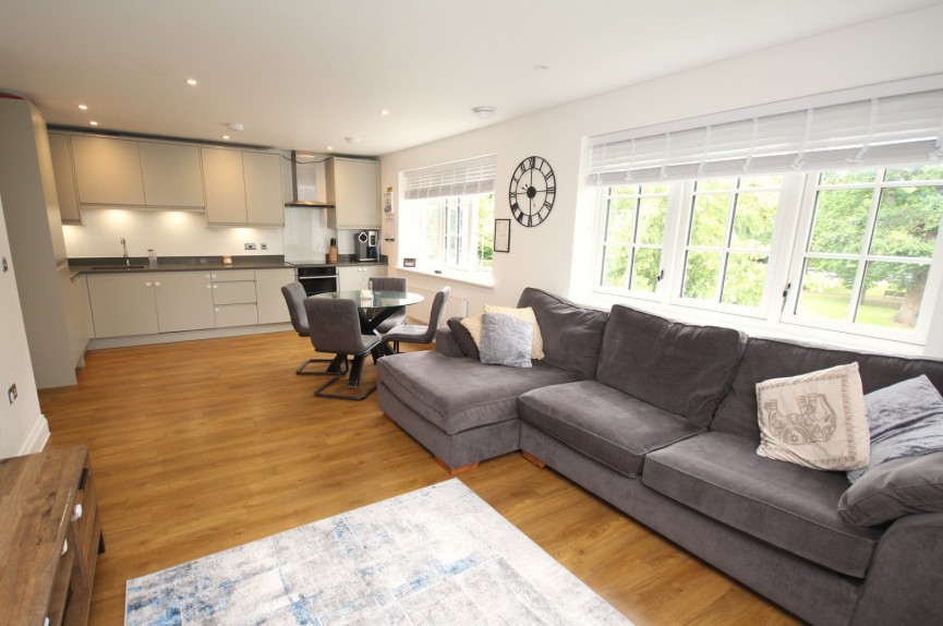 2 bedroom Flat for Sale Norton Way South, Letchworth Garden City, Hertfordshire