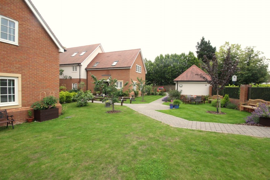 2 bedroom Flat for Sale Norton Way South, Letchworth Garden City, Hertfordshire