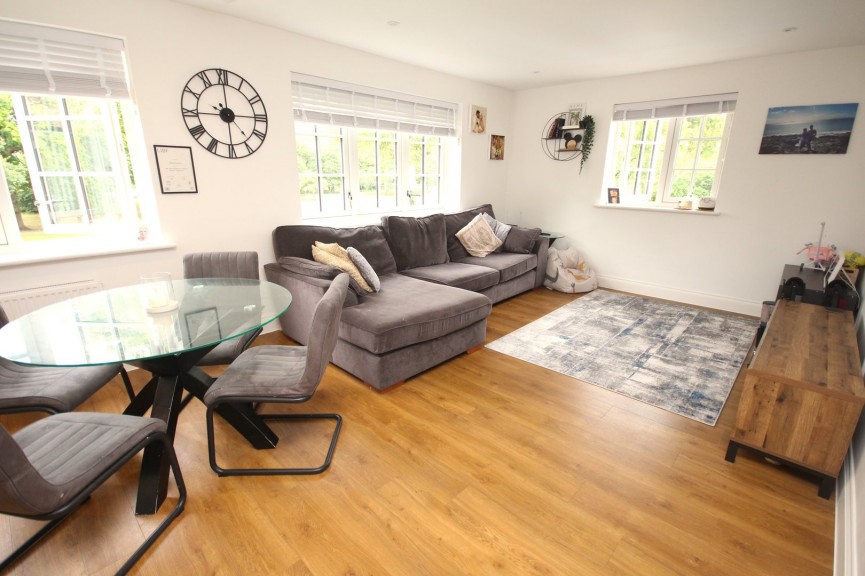 2 bedroom Flat for Sale Norton Way South, Letchworth Garden City, Hertfordshire