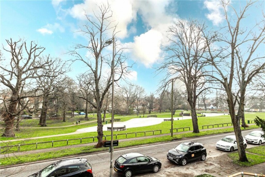 2 bedroom Flat for Sale Norton Way South, Letchworth Garden City, Hertfordshire