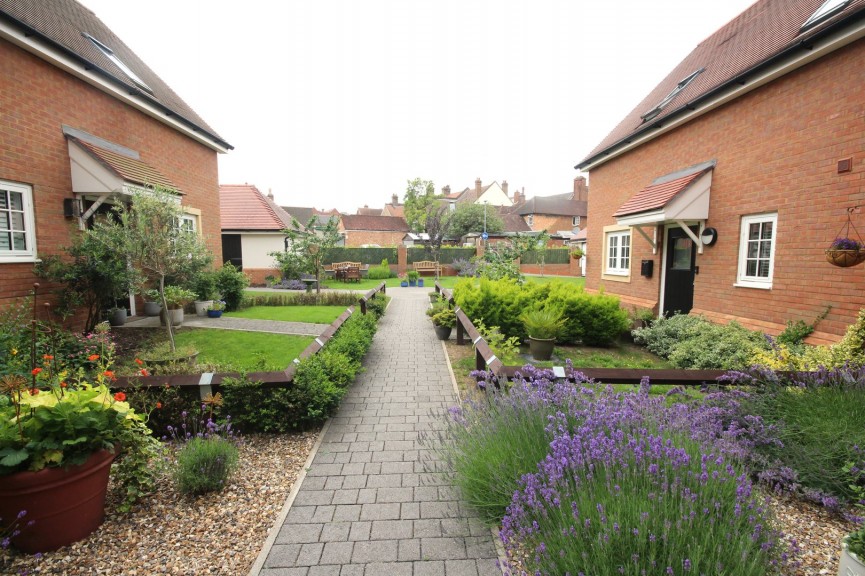 2 bedroom Flat for Sale Norton Way South, Letchworth Garden City, Hertfordshire