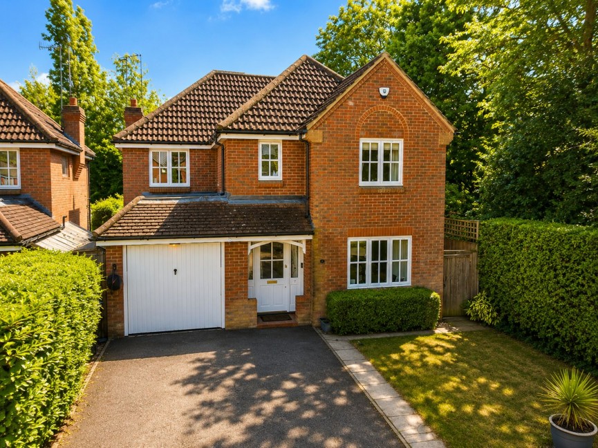 4 bedroom House for Sale Cedar Walk, Welwyn Garden City, Hertfordshire