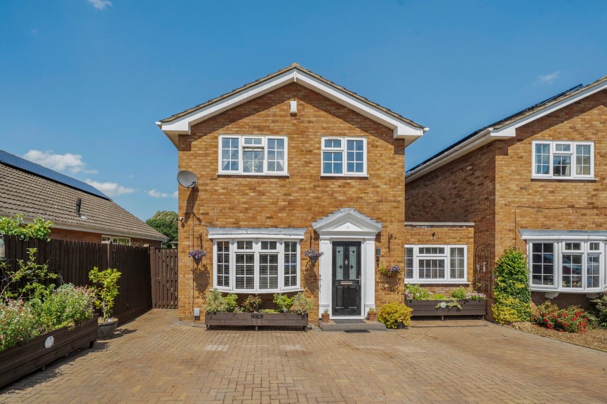 4 bedroom House for Sale Queens Close, Flitwick, Bedfordshire