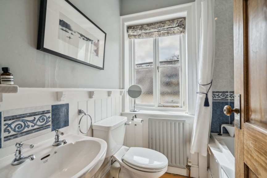 4 bedroom House for Sale Tilehouse Street, Hitchin, Hertfordshire
