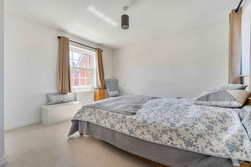 3 bedroom House for Sale Grange Drive, Stotfold, Bedfordshire