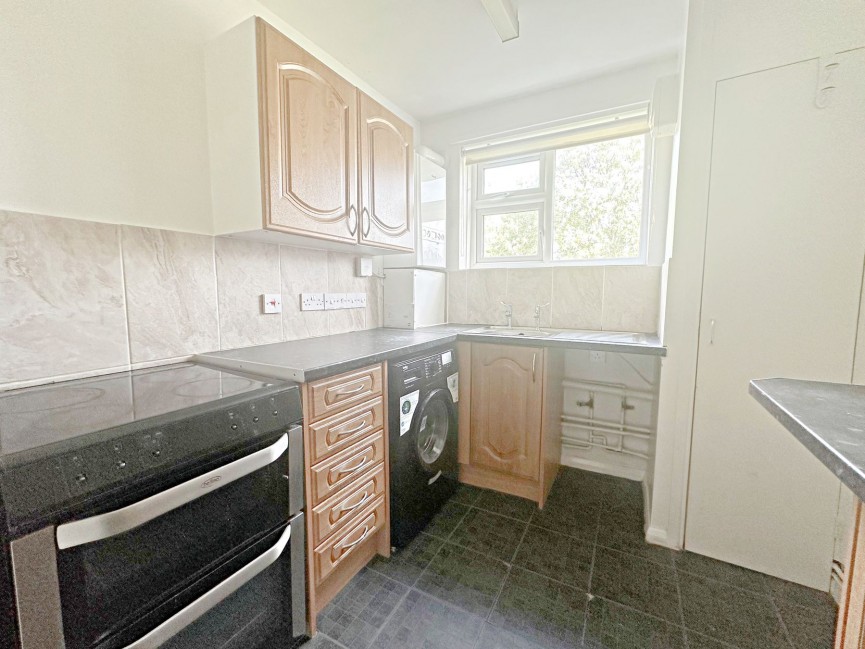 1 bedroom Flat for Letting Ely Close, Hatfield, Hertfordshire