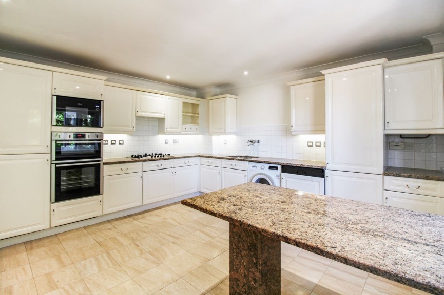 3 bedroom Flat for Letting Sir Josephs Walk, Harpenden, Hertfordshire
