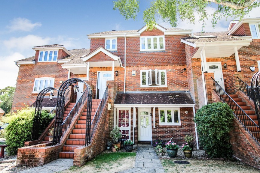 3 bedroom Flat for Letting Sir Josephs Walk, Harpenden, Hertfordshire
