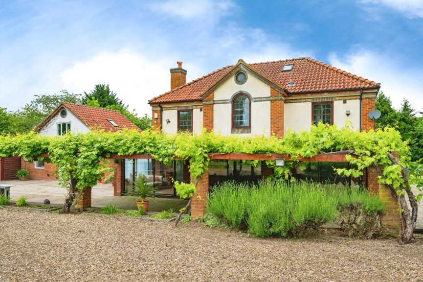4 bedroom House for Sale St Pauls Walden, Hitchin, Hertfordshire