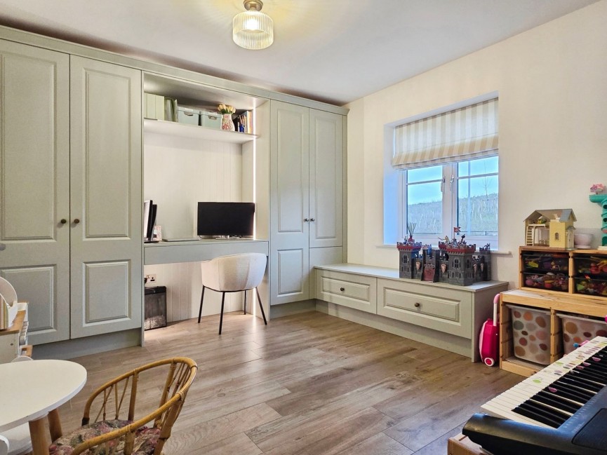 5 bedroom House for Letting Ravensden