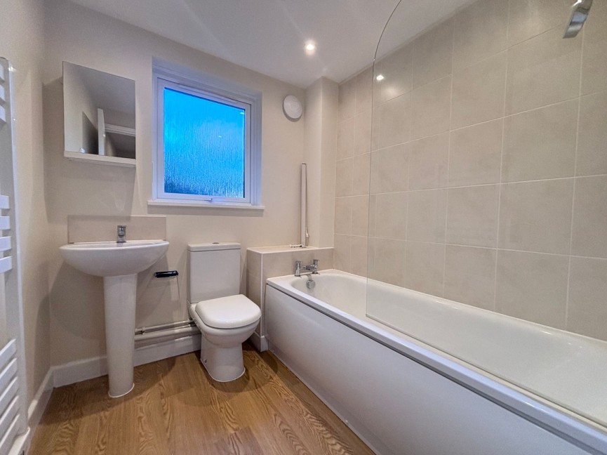 2 bedroom Flat for Letting Lawns Court, Royston, Hertfordshire
