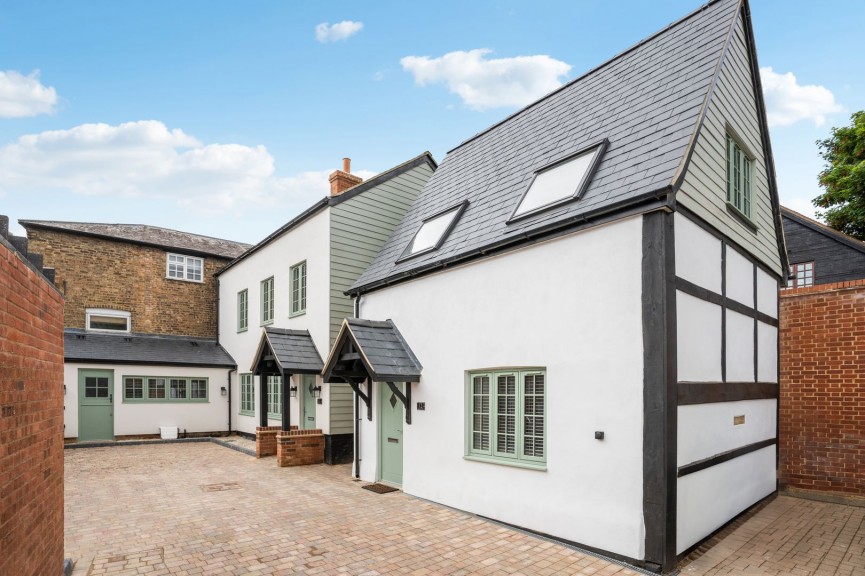 2 bedroom House for Sale Tilehouse Street, Hitchin, Hertfordshire