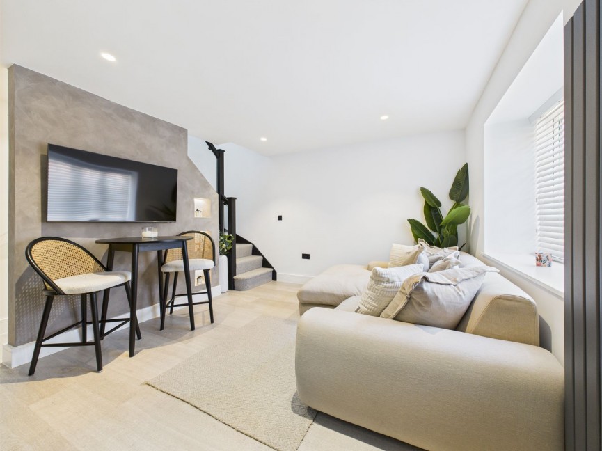 2 bedroom House for Sale Tilehouse Street, Hitchin, Hertfordshire