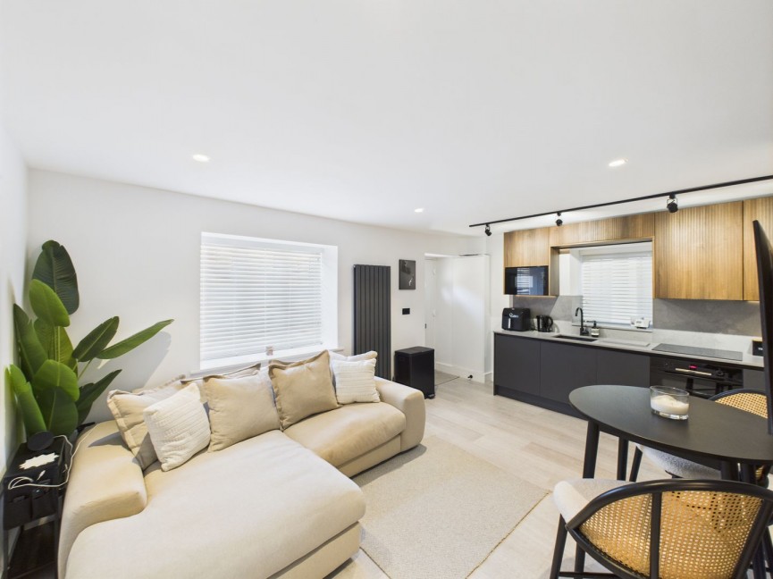 2 bedroom House for Sale Tilehouse Street, Hitchin, Hertfordshire