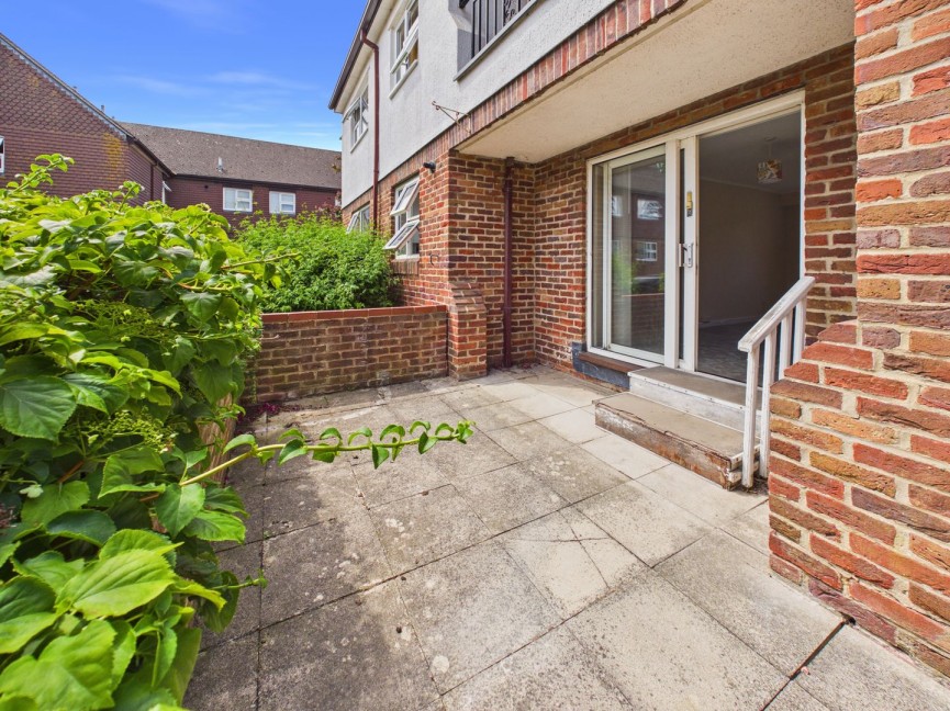 2 bedroom Flat for Sale Riddell Gardens, BALDOCK, Hertfordshire