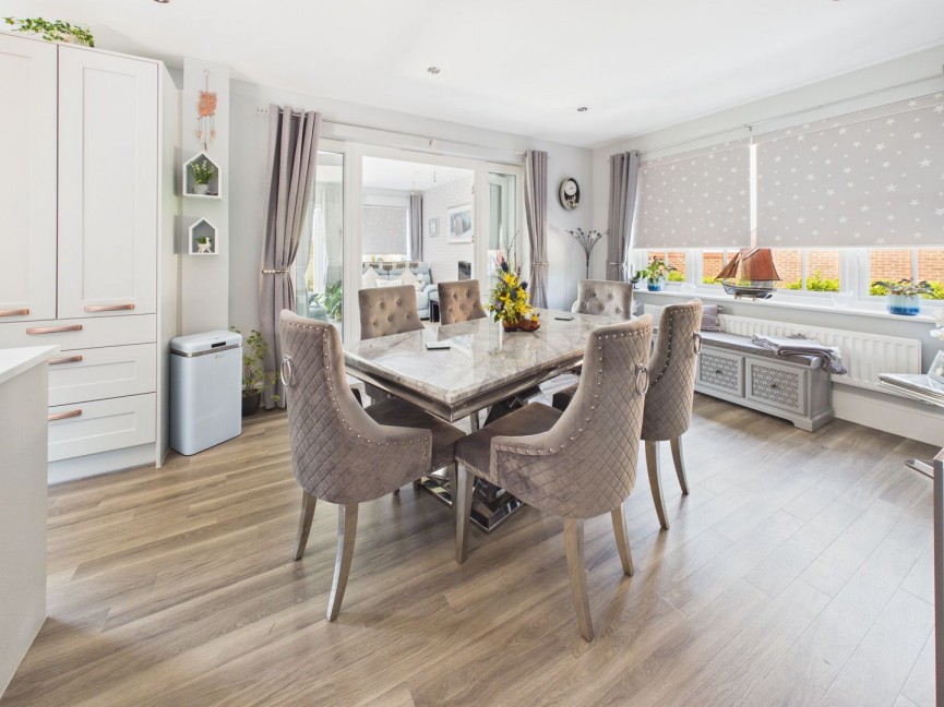 4 bedroom House for Sale Cornish Close, Royston, Hertfordshire
