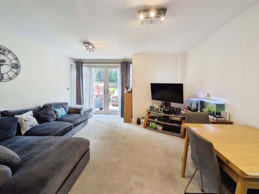 2 bedroom Flat for Sale Roe Green Lane, Hatfield, Hertfordshire