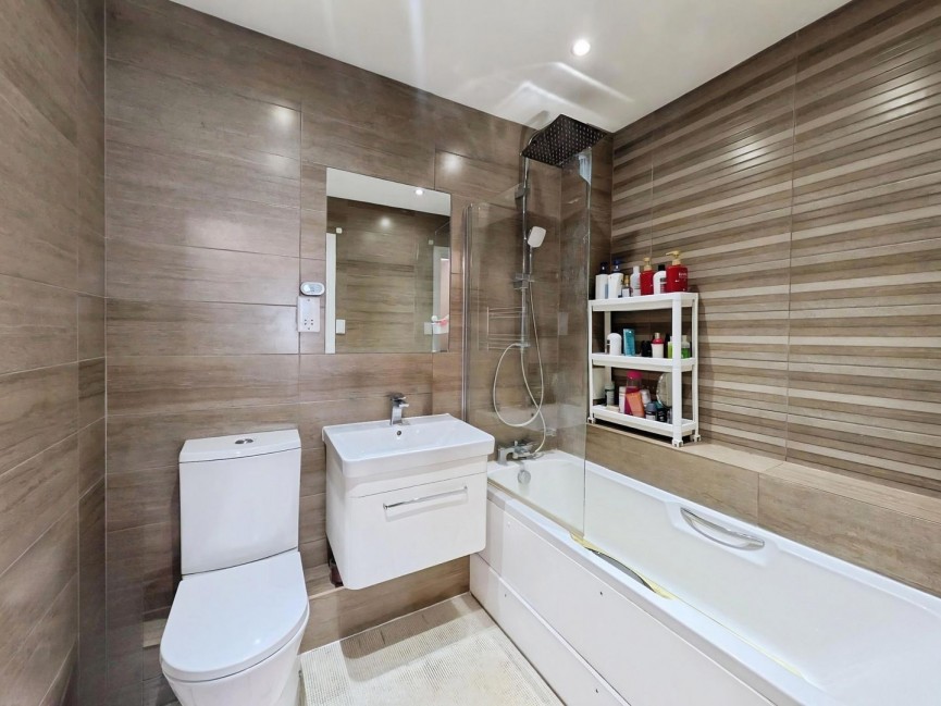 2 bedroom Flat for Sale Roe Green Lane, Hatfield, Hertfordshire