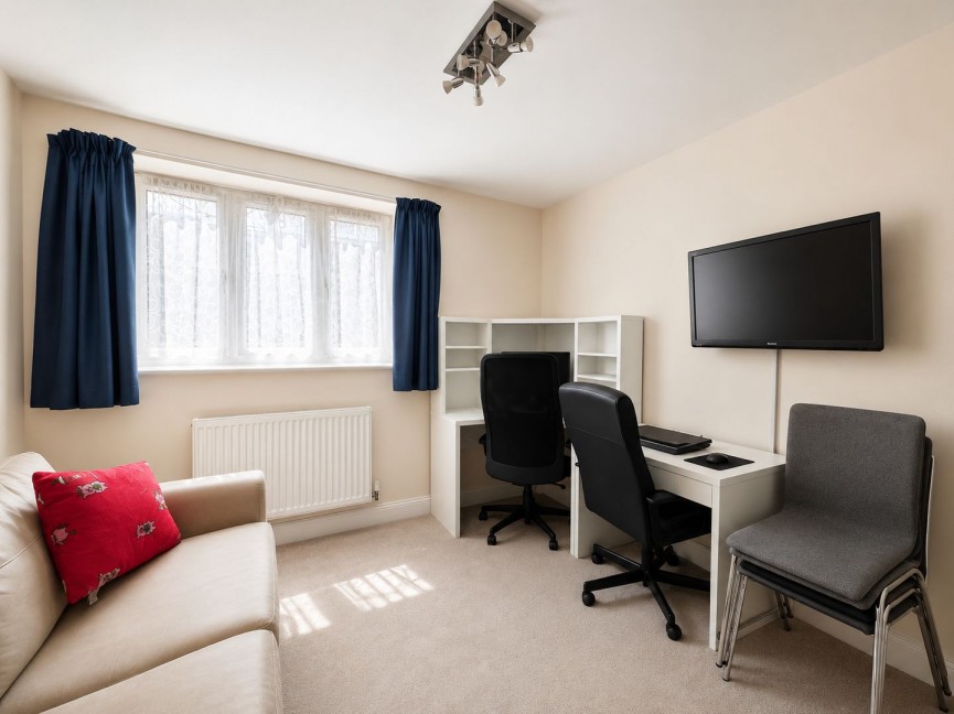 2 bedroom Flat for Sale Roe Green Lane, Hatfield, Hertfordshire